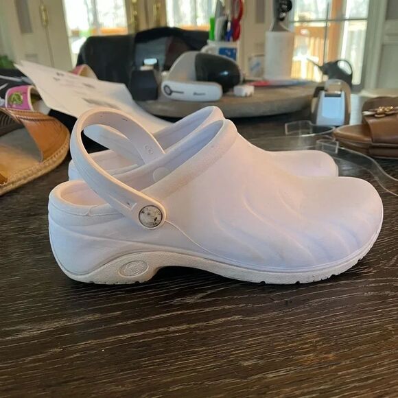 Any Wear Shoes - Any Wear Work Wear White Nurse Clogs Shoes sz 8 (m) 9.5 (W)